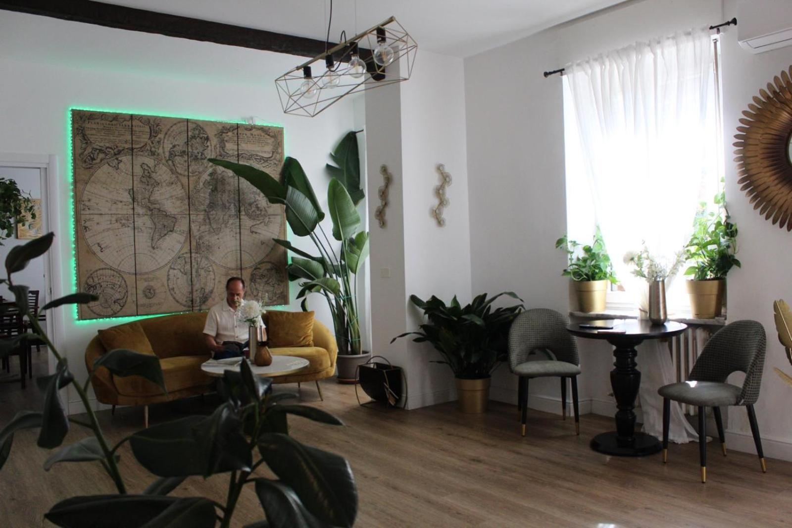 Domino Hotel